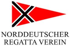 Rot-schwarzes Partnerlogo vom Norddeutscher Regatta Verein mit einem Segel